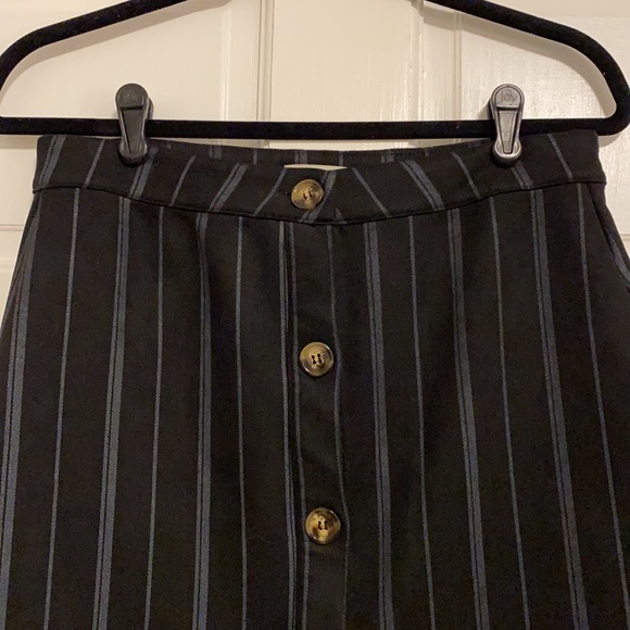 🛍️ Black/Navy Striped Skirt - Picture 2 of 3